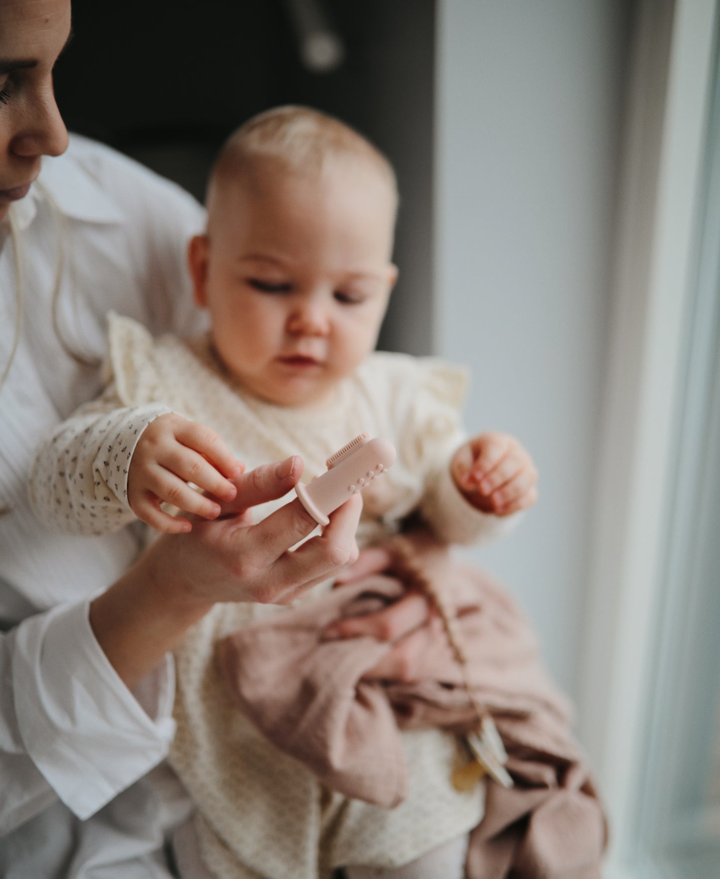 Baby vinger tandenborstel | Mushie toothbrushes | Clay - shifting sand