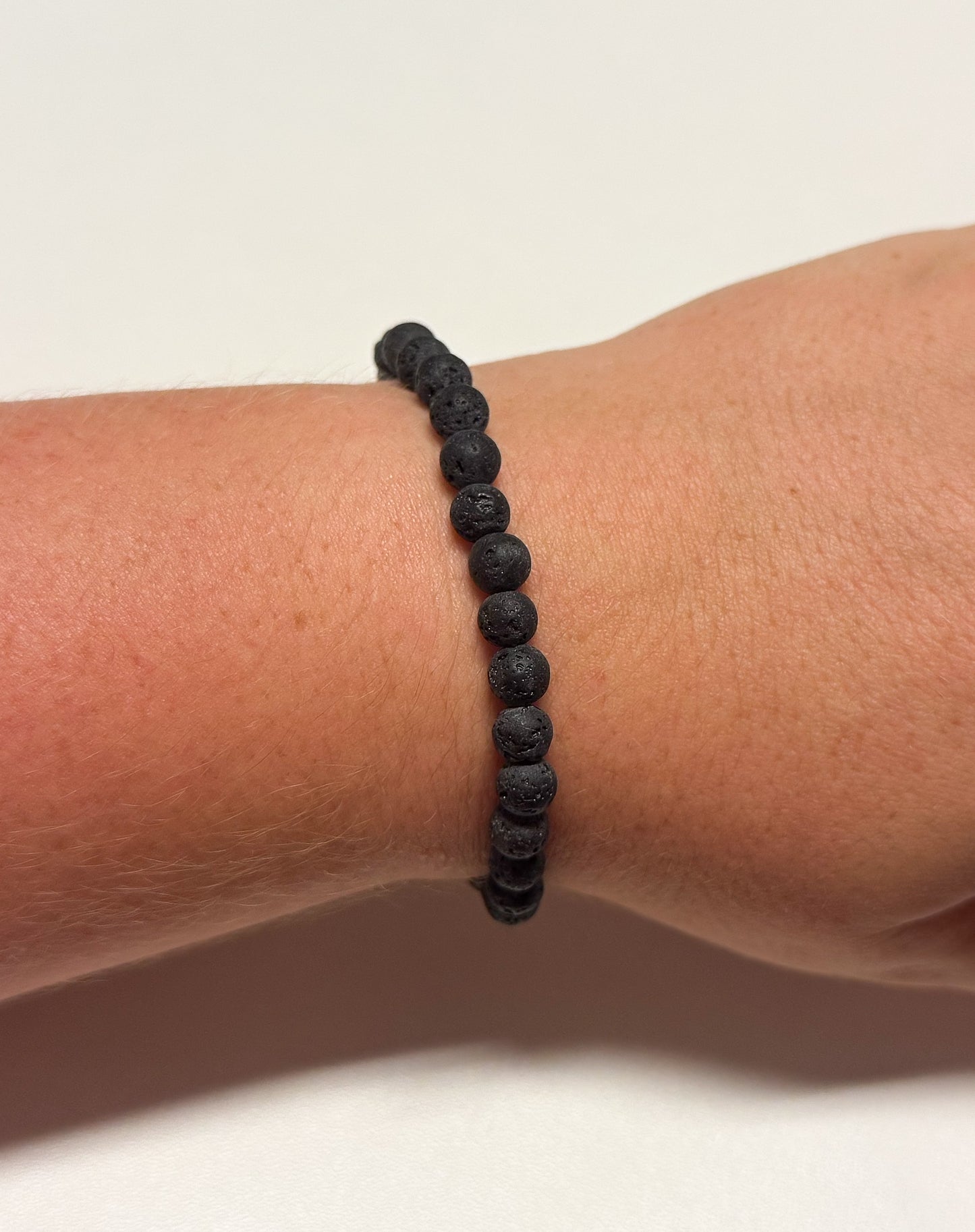 Lavasteen armband (6 mm)