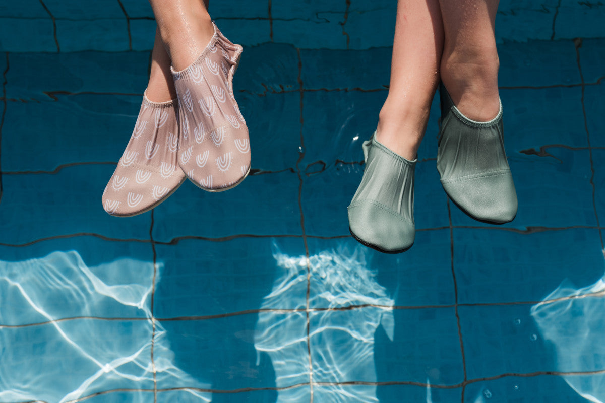 Slipstop | Waterschoentjes voor kinderen | Regenboog | Caramel