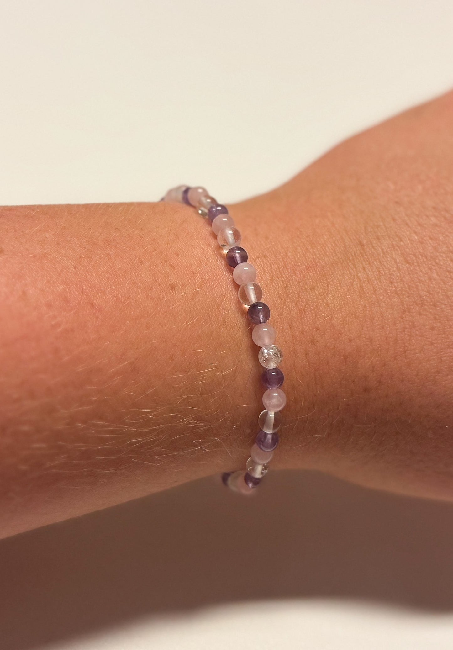 Gouden driehoek armband | Amethist - Rozenkwarts - Bergkristal | 4 mm