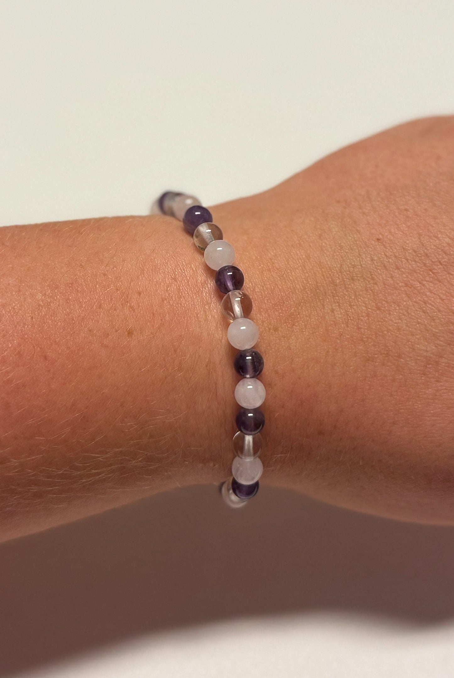 Gouden driehoek armband | Amethist - Rozenkwarts - Bergkristal | 6 mm