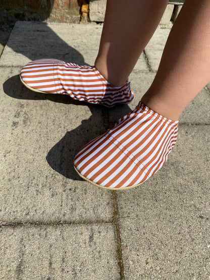 Slipstop | Waterschoentjes voor kinderen | Gestreept | Cognac stripe