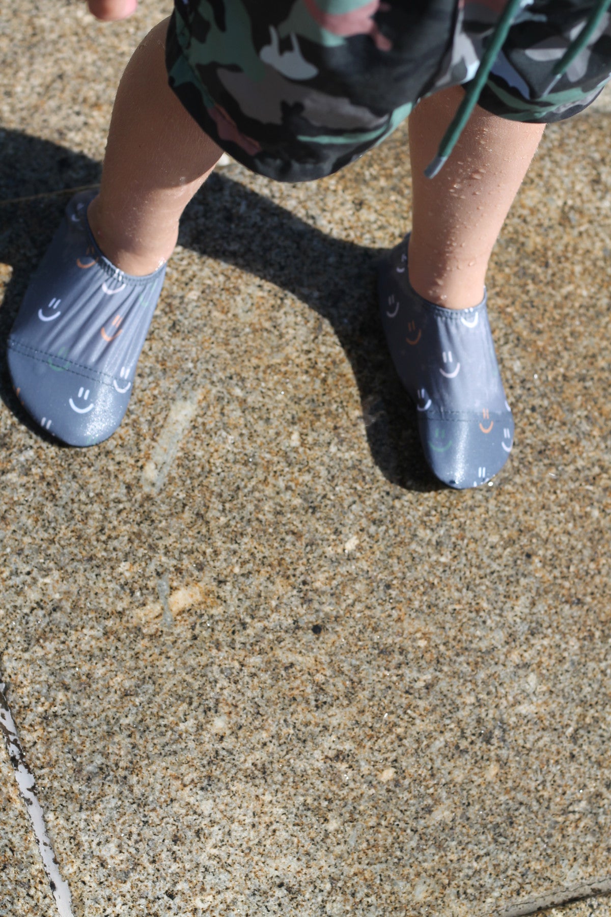 Slipstop | Waterschoentjes voor kinderen | Antislip schoen | Grijs met Smileys | Smiley Grey