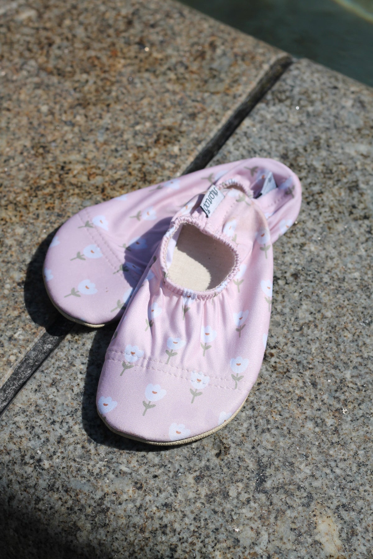 Slipstop | Waterschoentjes voor meisjes | Antislip schoen | Bloemen | Tulip pink